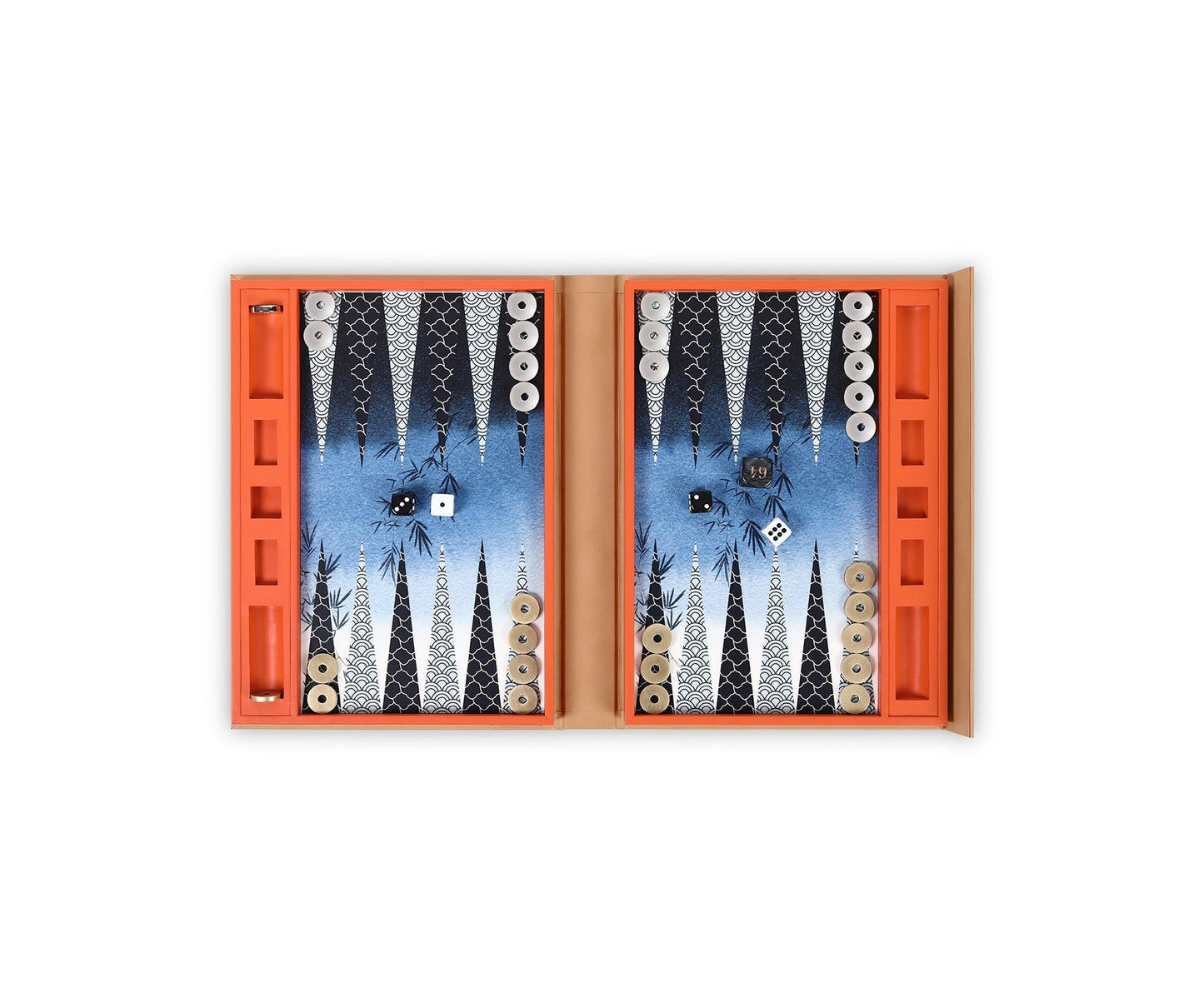 Tino Backgammon, Nude